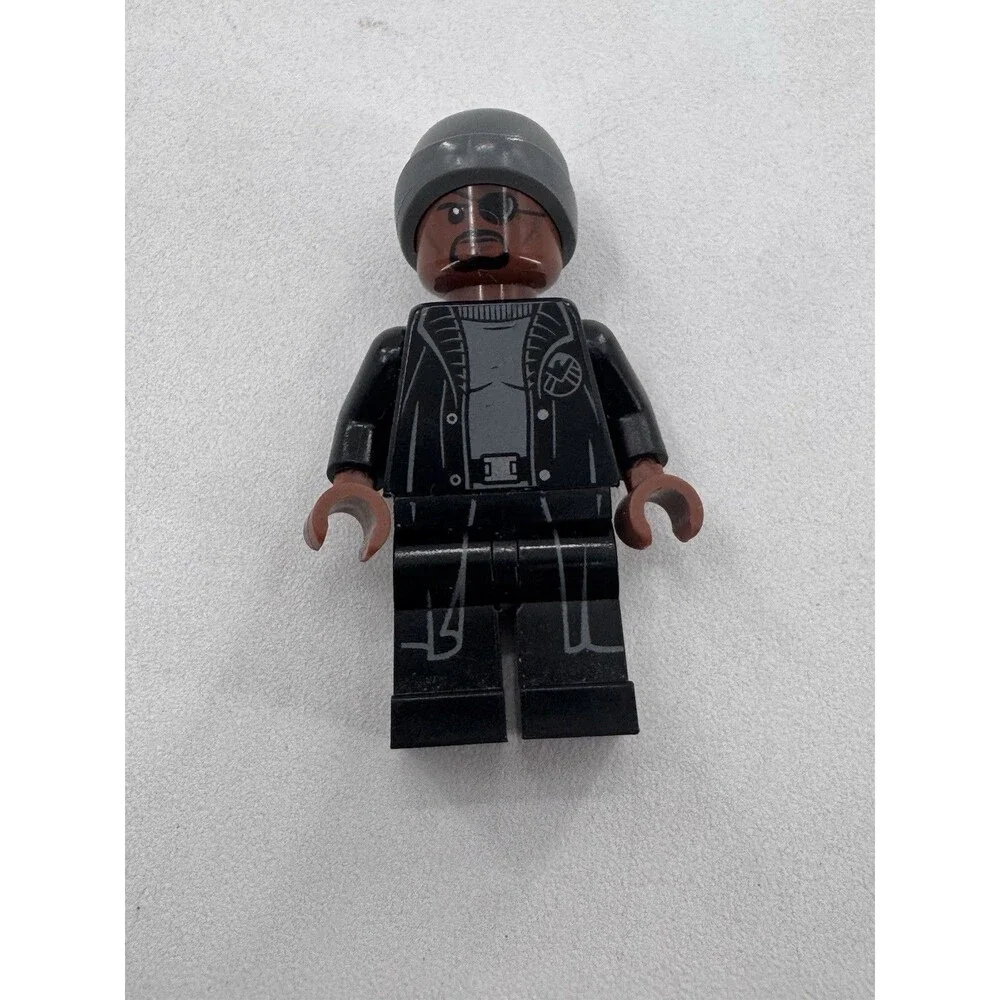 LEGO Marvel Superheroes Gray Beanie Nick Fury Minifigure sh0758 2s